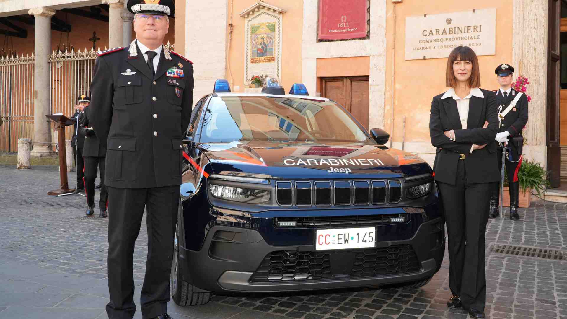 Immagine di I Carabineri "a zero emissioni" salgono su Jeep Avenger