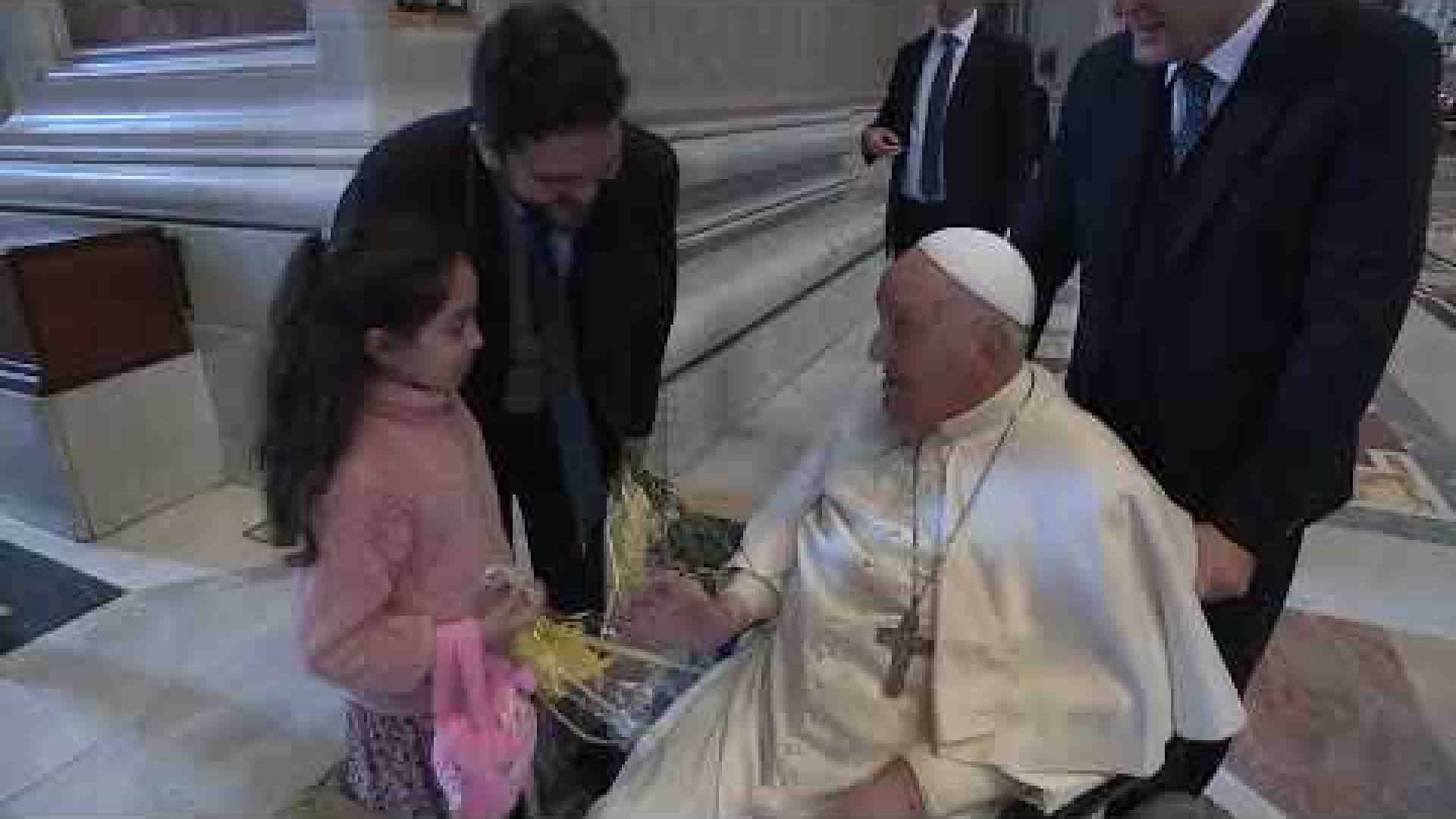 Immagine di Il Papa in piazza San Pietro ha augurato una «buona Settimana santa»