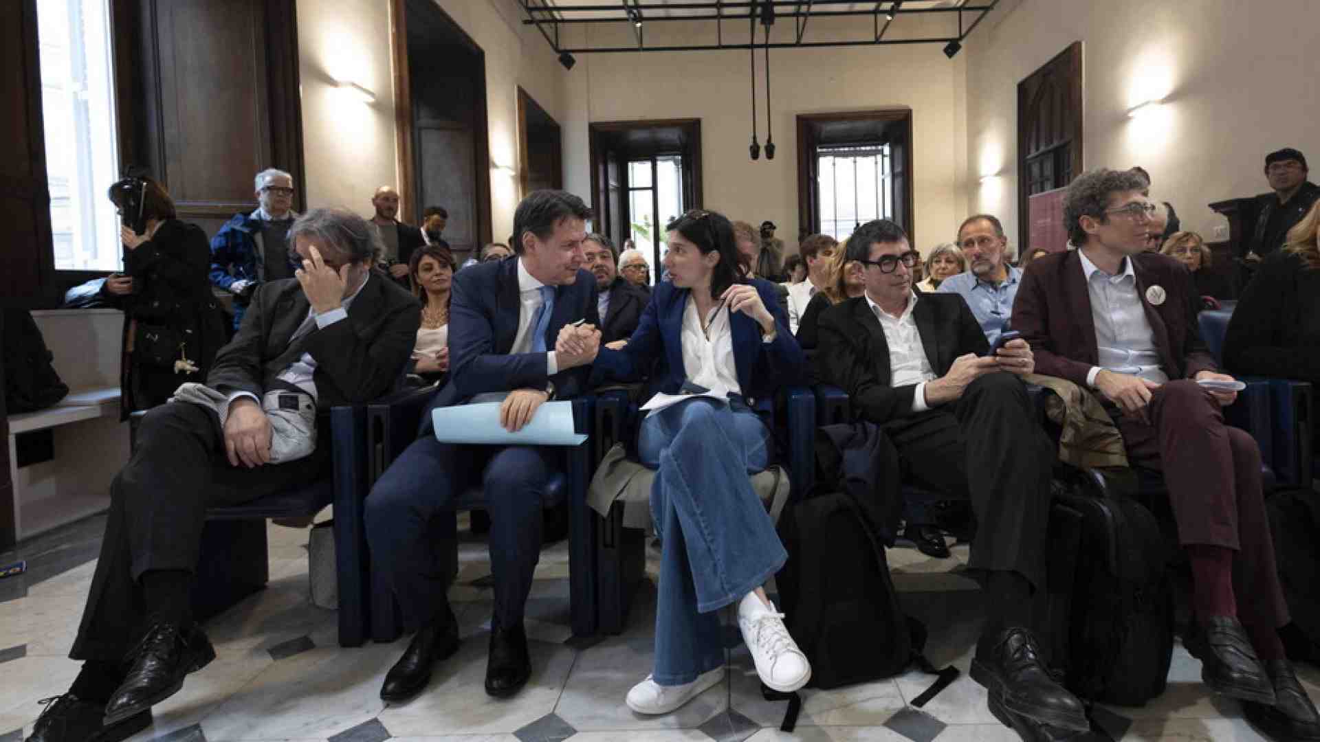 Immagine di “Uniti per la Palestina”. Ma Schlein, Conte & Co. snobbano l’evento con i dissidenti di Hamas