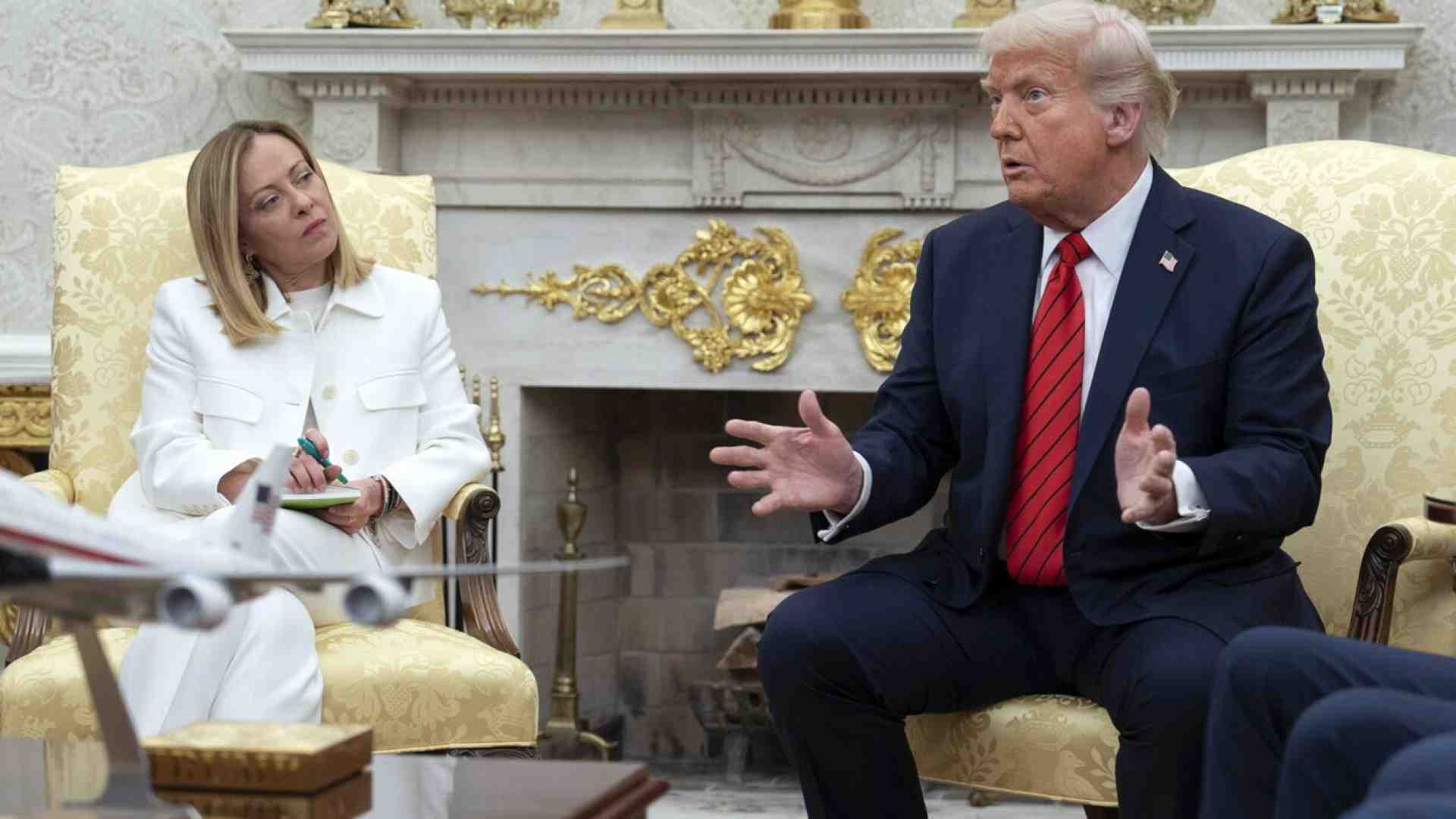 Immagine di Meloni non paga dazio da Trump