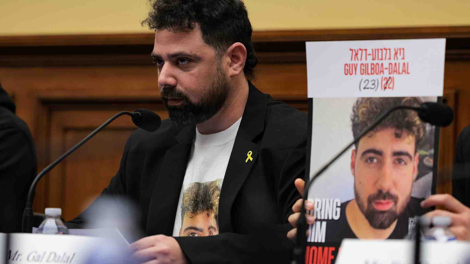 Immagine di Abu Ghraib a Gaza: “Ostaggi costretti ad abbaiare come cani”