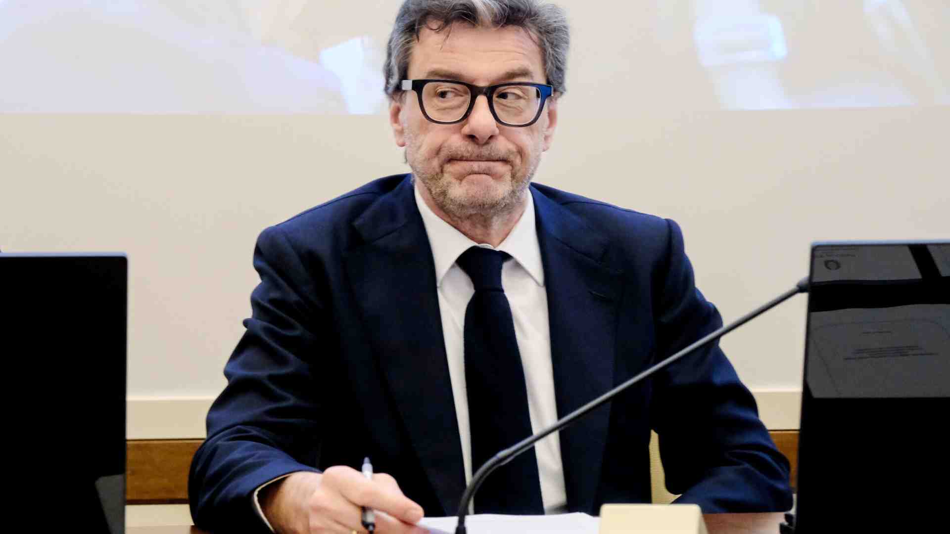Immagine di La prudenza di Giorgetti: si prepara al peggio, ma spera per il meglio