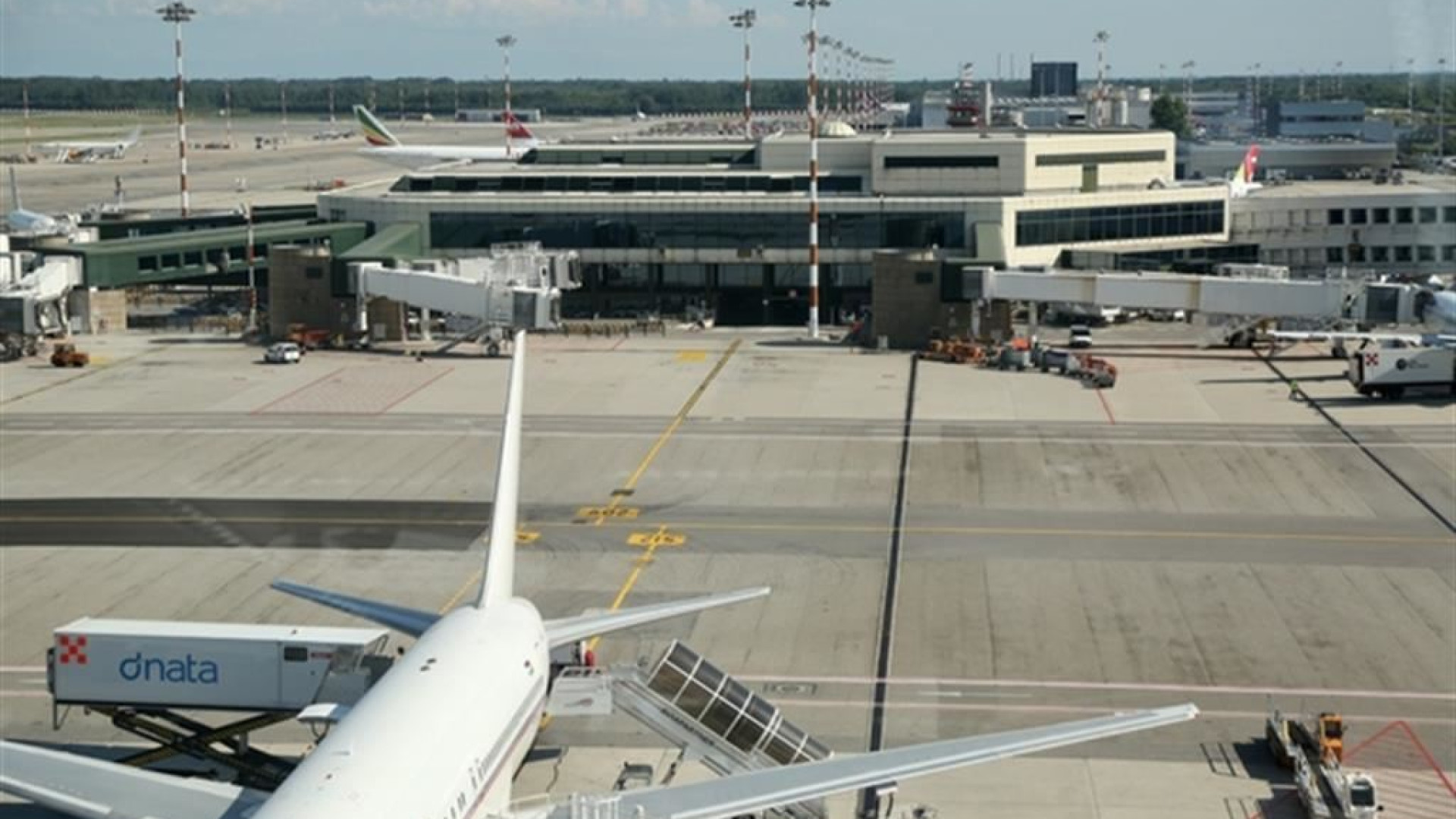 Immagine di In migliaia negli aeroporti di Roma e Milano