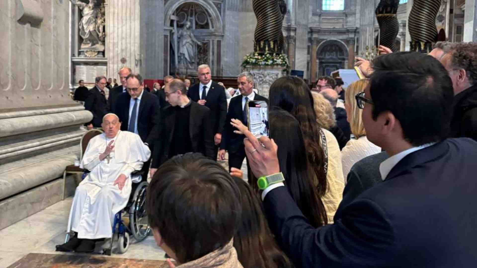 Immagine di Il Papa prega in Basilica e a Pasqua vorrebbe esserci