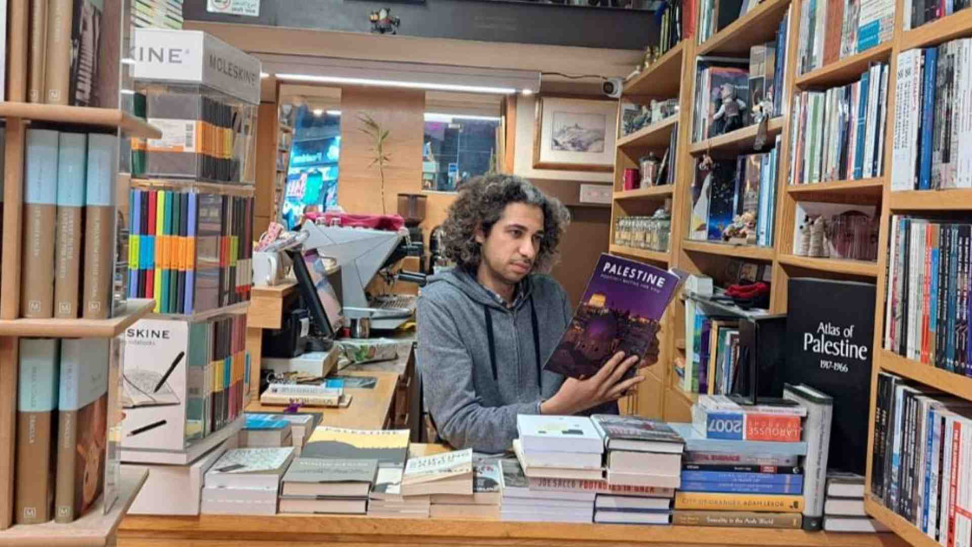 Immagine di La libreria araba a Gerusalemme Est: «La nostra resistenza è tra gli scaffali»