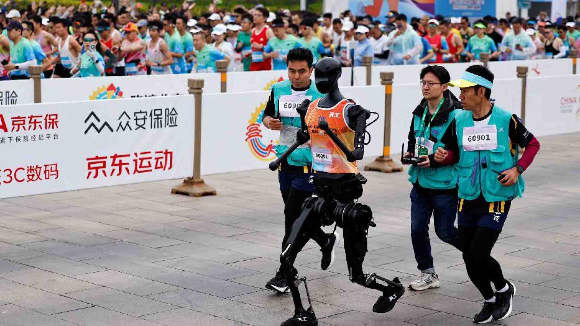 Immagine di A Pechino la prima mezza maratona per robot umanoidi