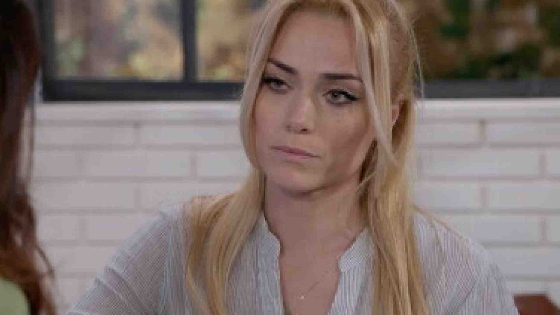 Immagine di Un posto al sole: Clara torna a Napoli, ma senza Edoardo