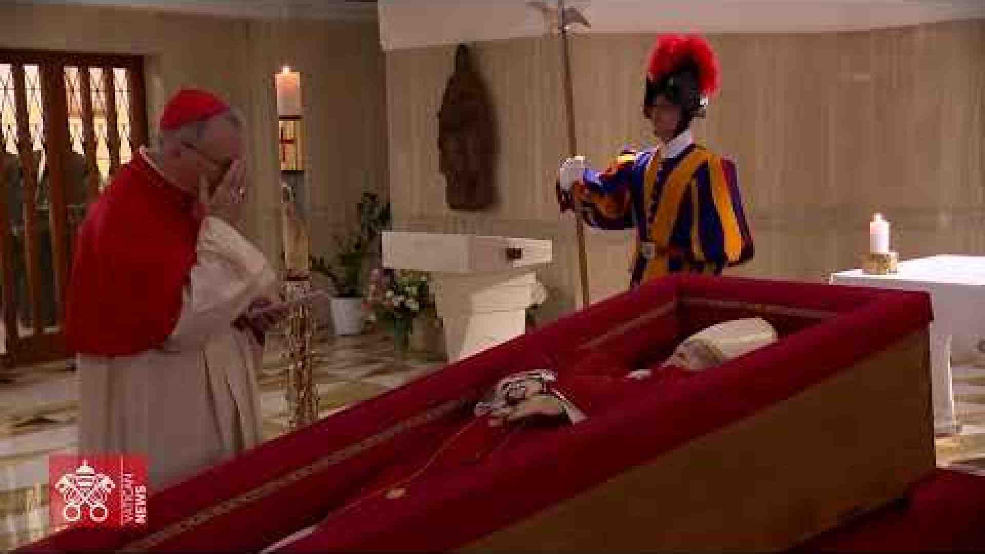 Immagine di Il Papa nella bara: il linguaggio della semplicità