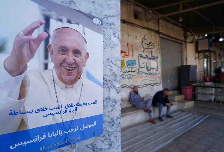 &nbsp;Un manifesto che celebrare la visita di Papa Francesco in Iraq nel 2021 (foto Getty)