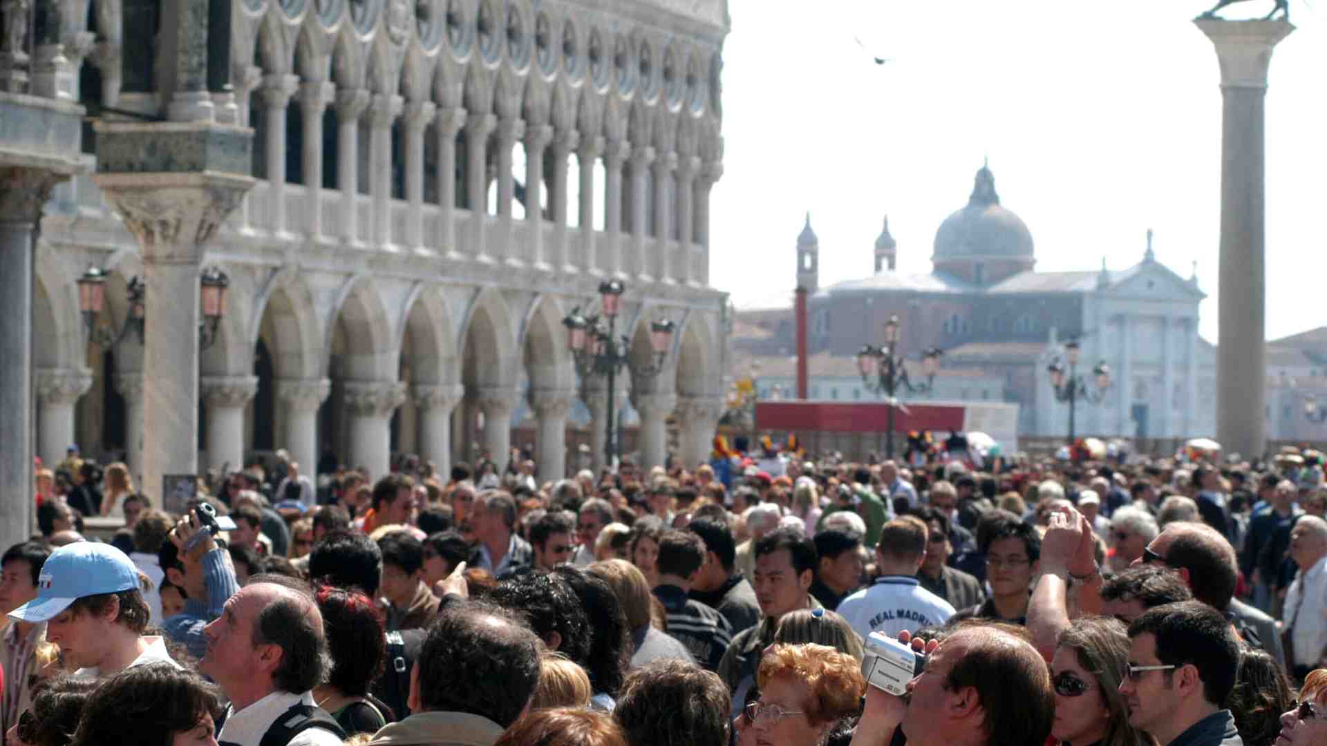 Immagine di Una modesta proposta per combattere il turismo molesto