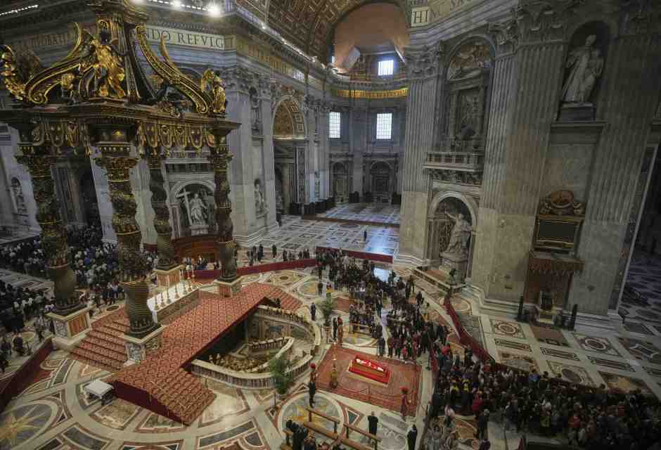I cardinali iniziano a tracciare l'identikit del nuovo Papa