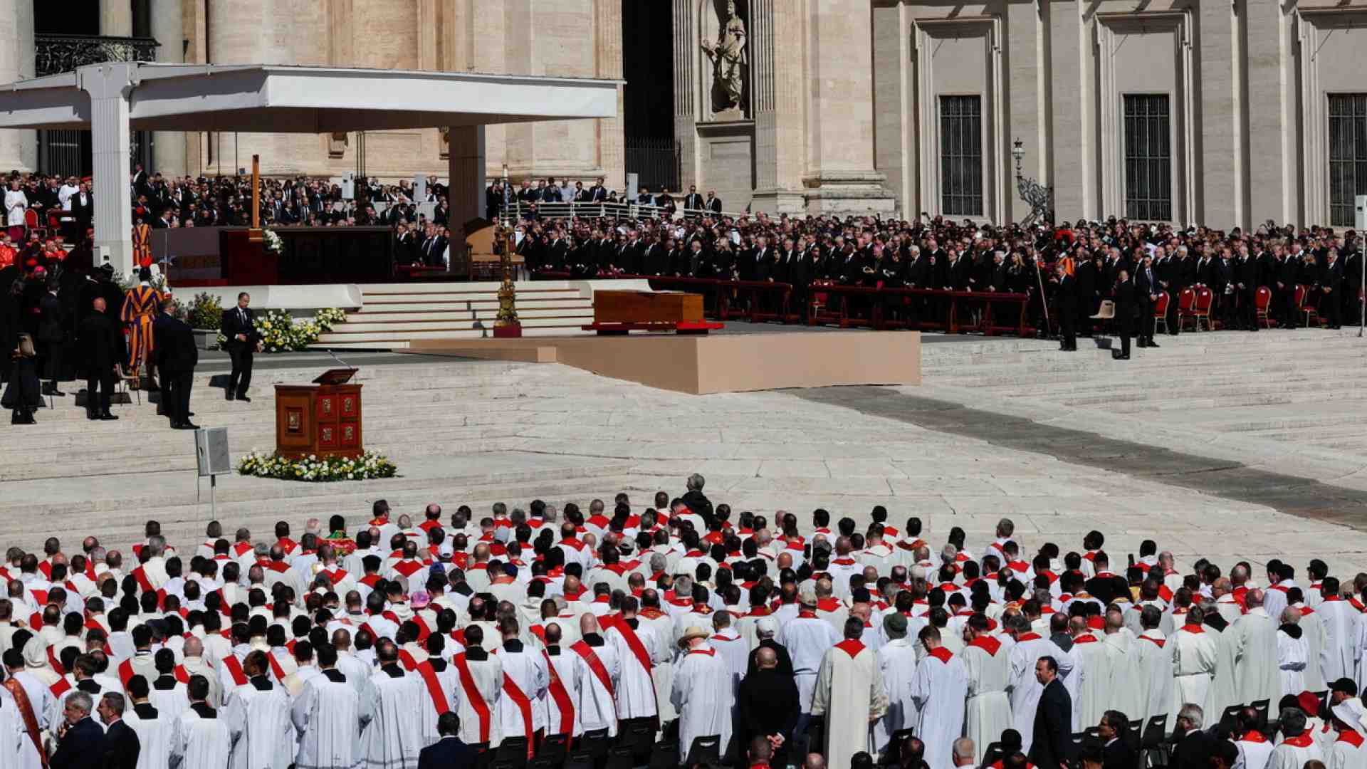 Immagine di Nove leader e il funerale di Papa Francesco