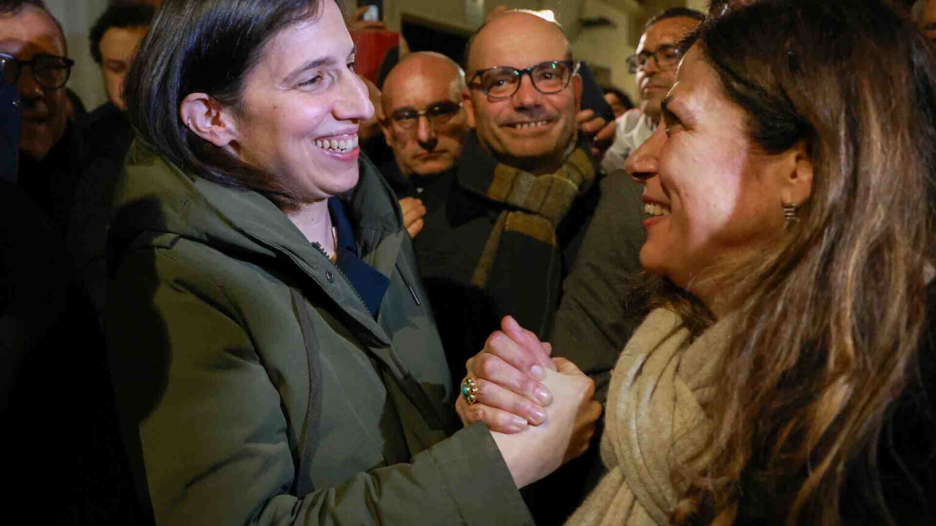 Immagine di Da modello per il campo largo al rischio crisi: il caos tra Todde e Pd in Sardegna