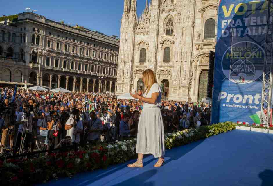 Meloni non "passa" da Milano. La trincea di Mediobanca, l'egemonia di La Russa, visite saltate. La città senza fiamma