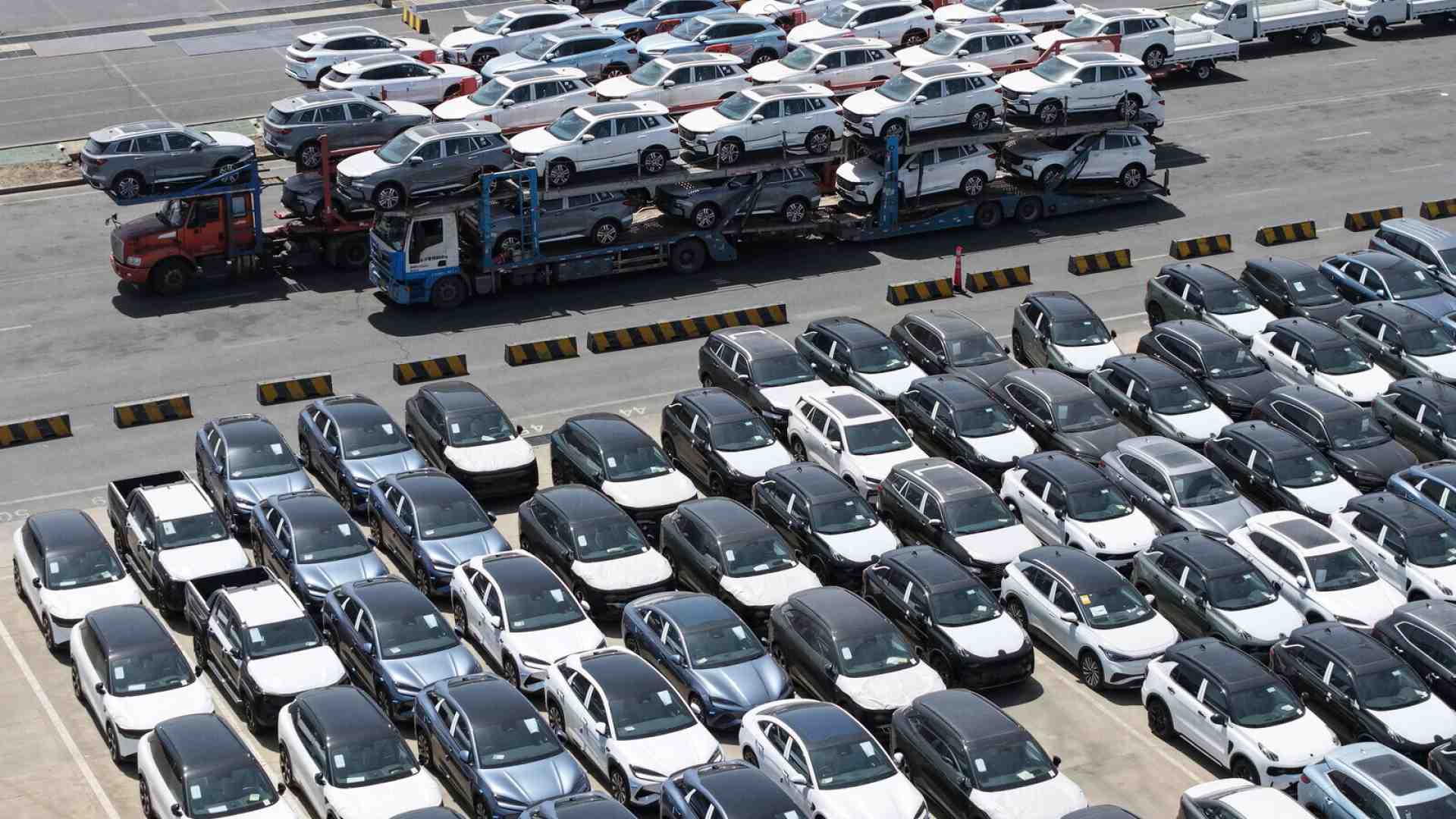 Immagine di Trump allenta i dazi sulle auto e dice: "Faremo un accordo con la Cina"