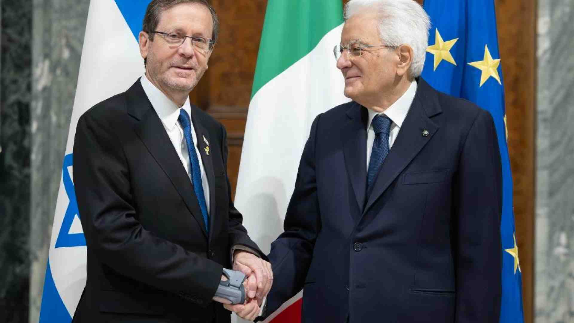 Immagine di Mattarella ad Herzog: due popoli e due Stati unica via per la pace