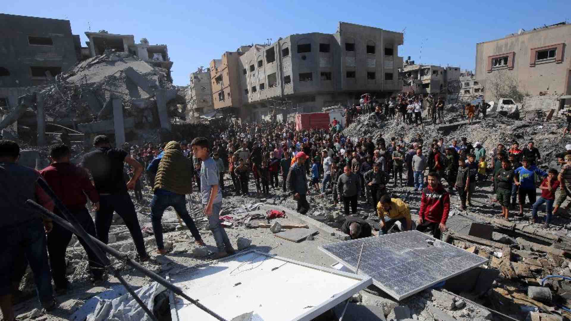 Immagine di Raid su Gaza, 29 morti. Israele si prepara a rafforzare l'offensiva