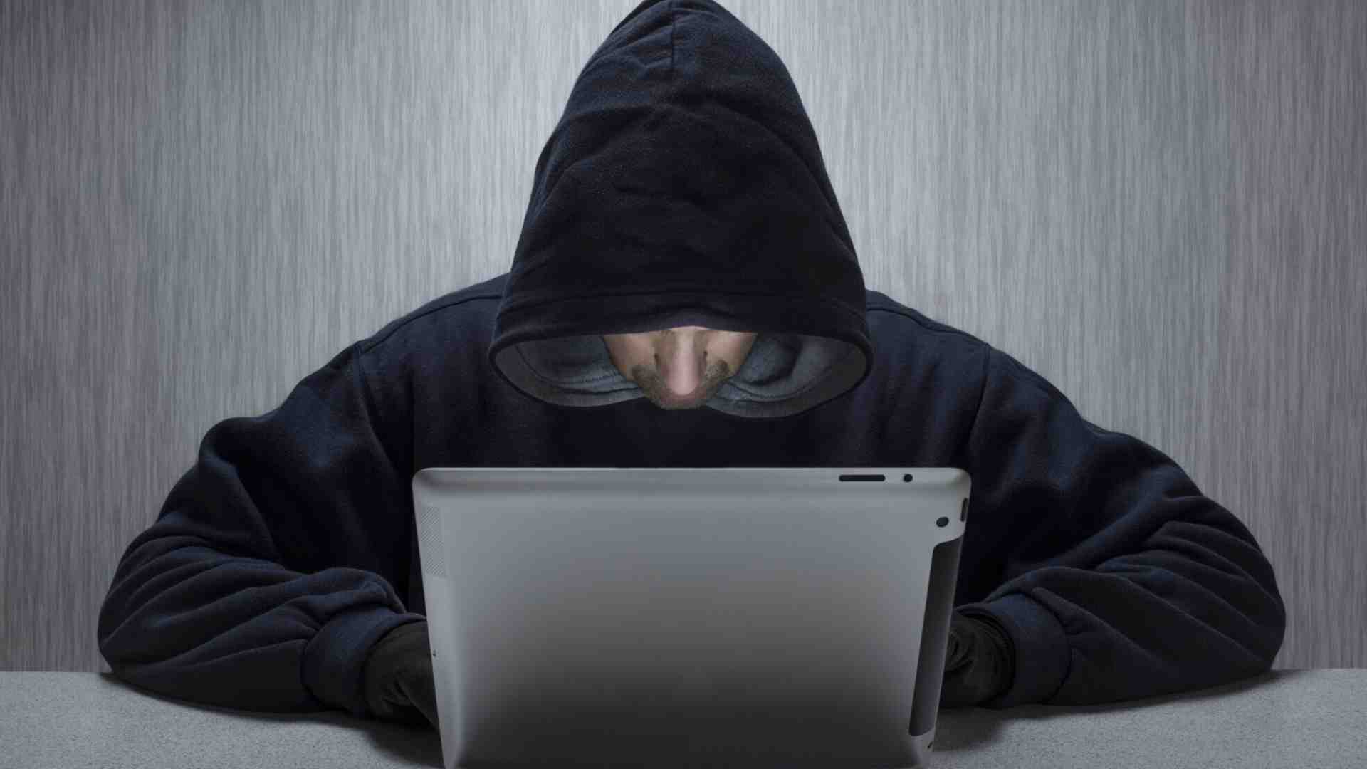 Immagine di Hacker a caccia di truffe in “Scam Interceptors”