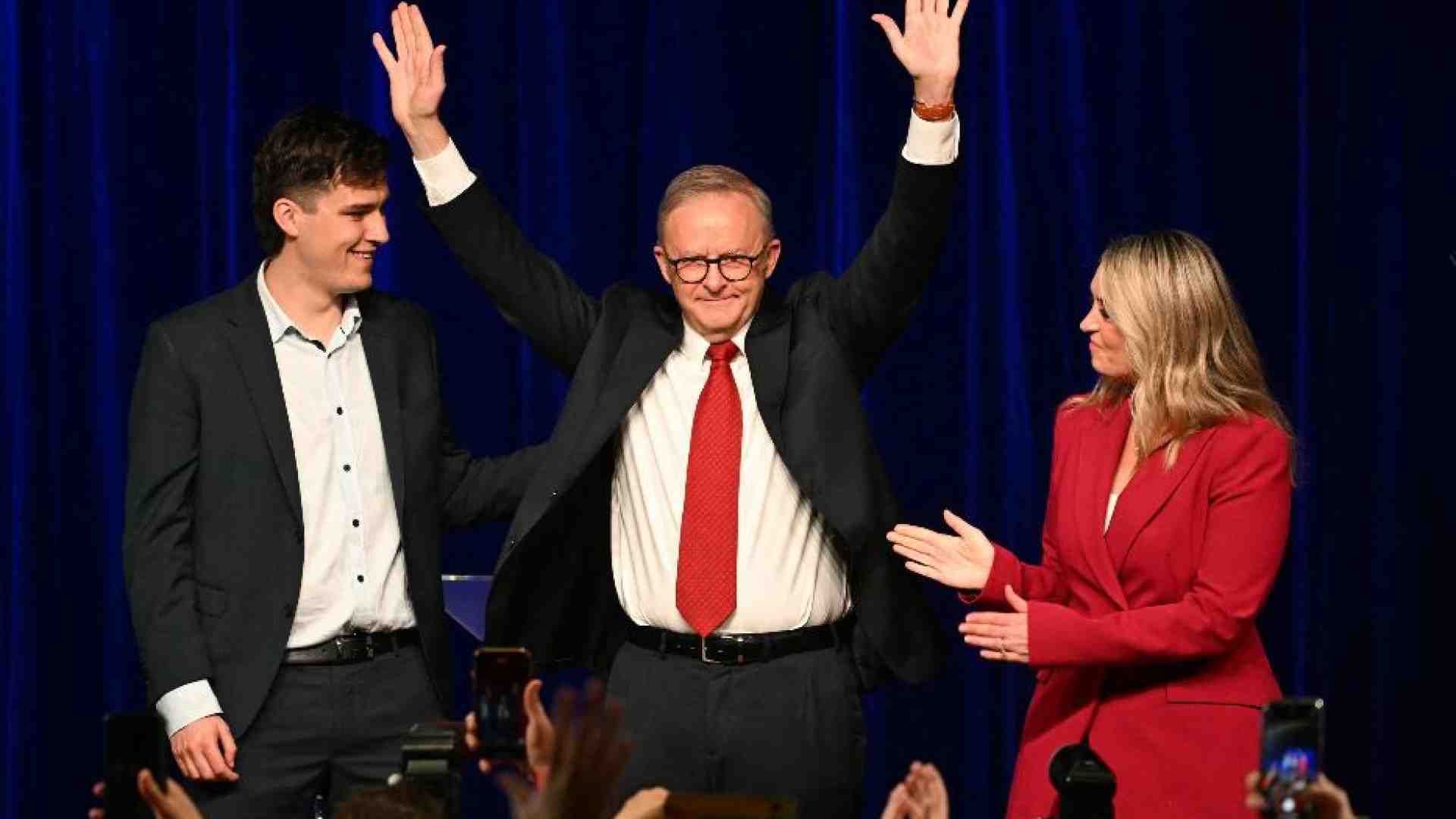 Immagine di Il laburista Albanese batte Dutton, il tycoon in formato ridotto