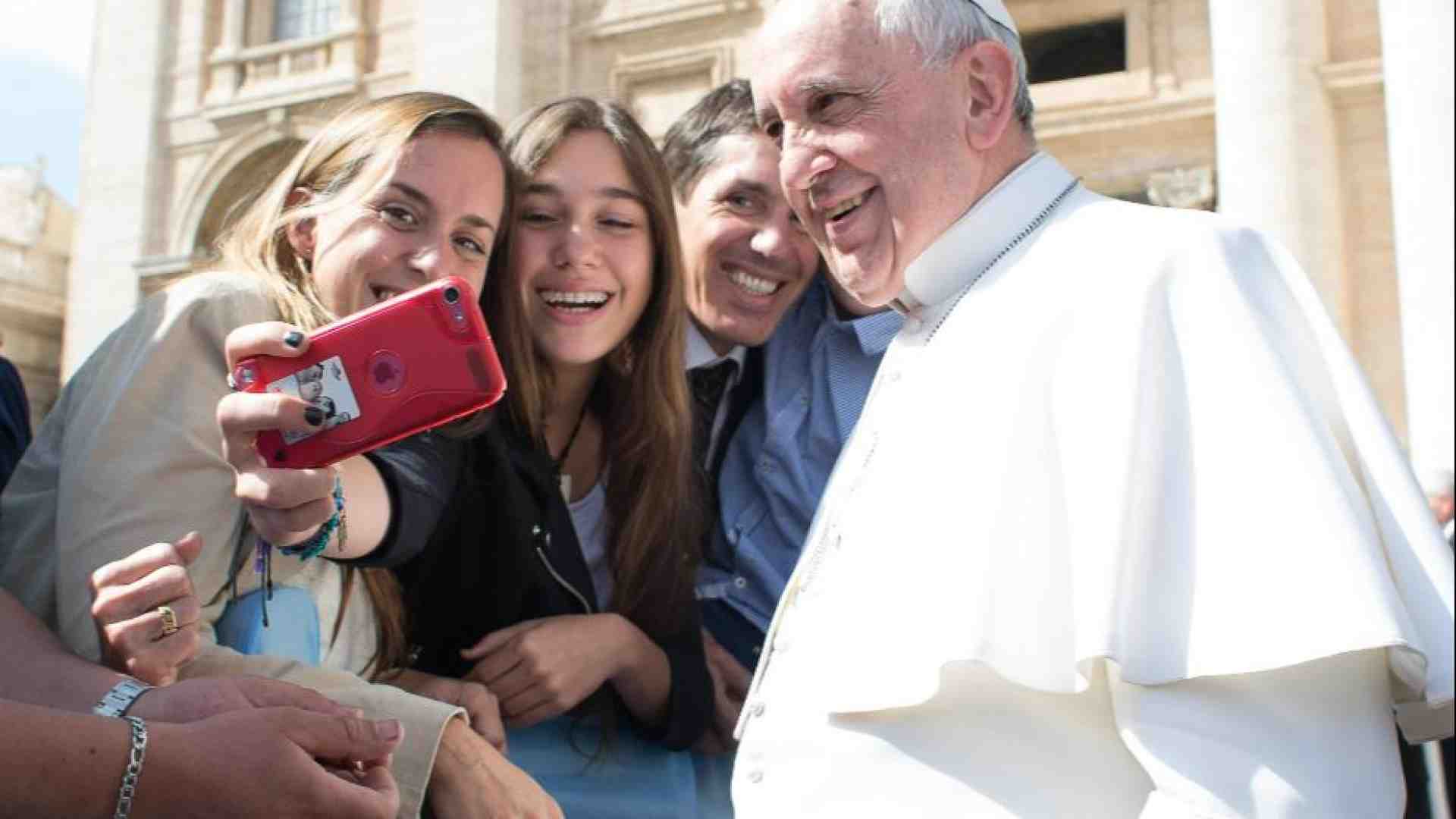 Immagine di Relazione, verità, semplicità: la comunicazione secondo Francesco