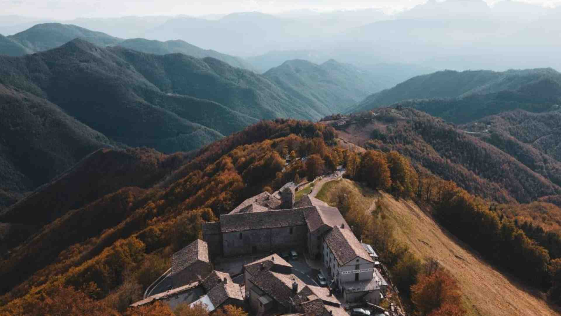 Immagine di Dalle antiche abbazie alle lotte partigiane, ecco l'Appennino che «resiste»