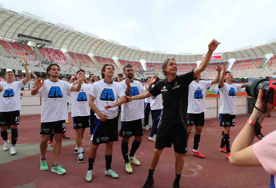 I festeggiamenti del Pisa per la promozione in Serie A (foto LaPresse)