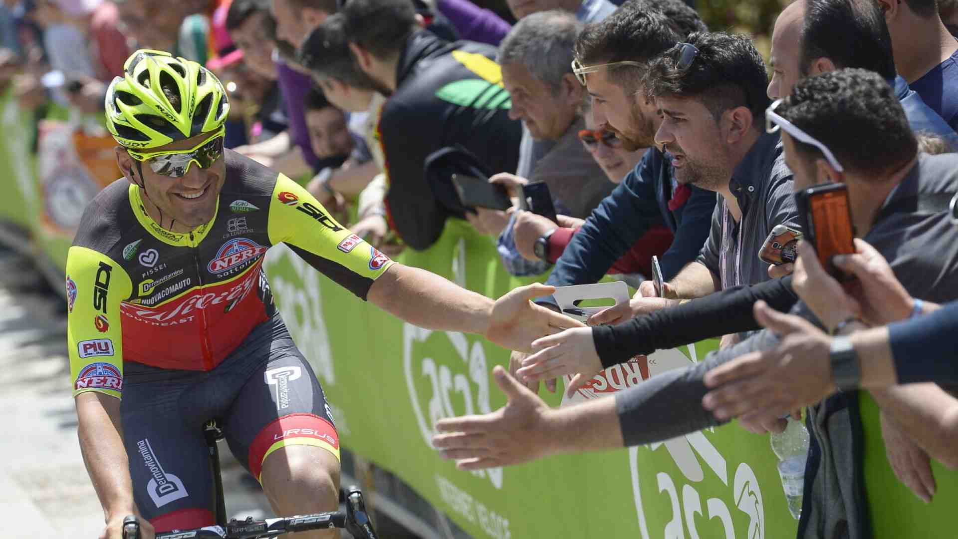 Immagine di C'era un albanese al Giro d'Italia. Eugert Zhupa racconta i suoi Giri