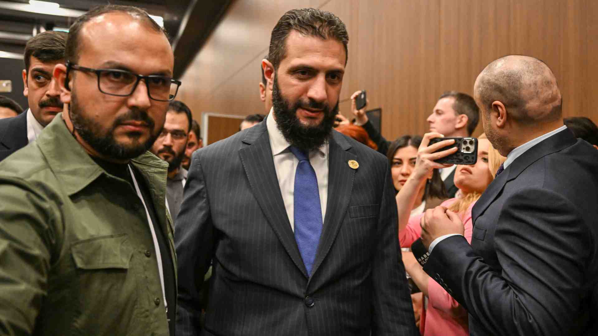 Immagine di Il leader siriano al Julani arriva a Parigi