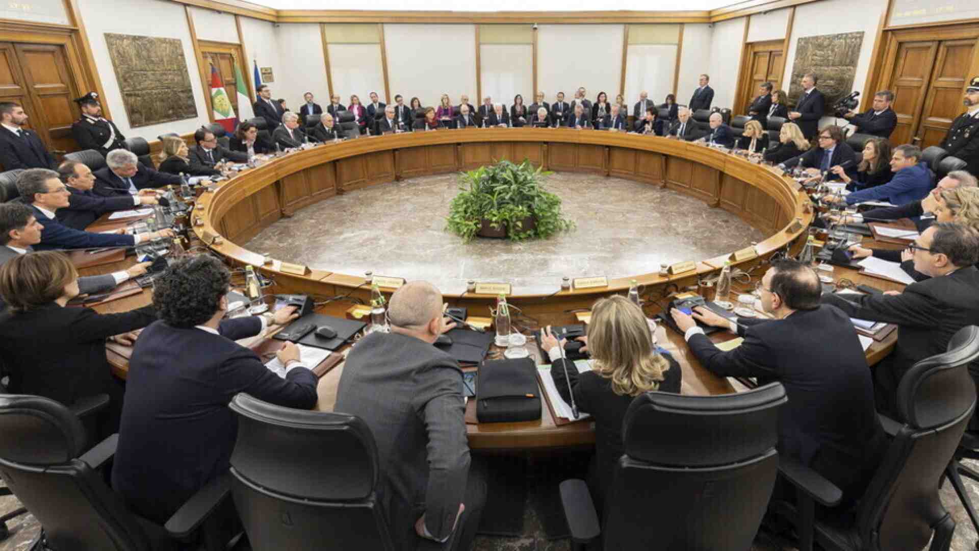 Immagine di Scontro senza precedenti tra il Csm e i procuratori antimafia. Salta l'incontro di martedì
