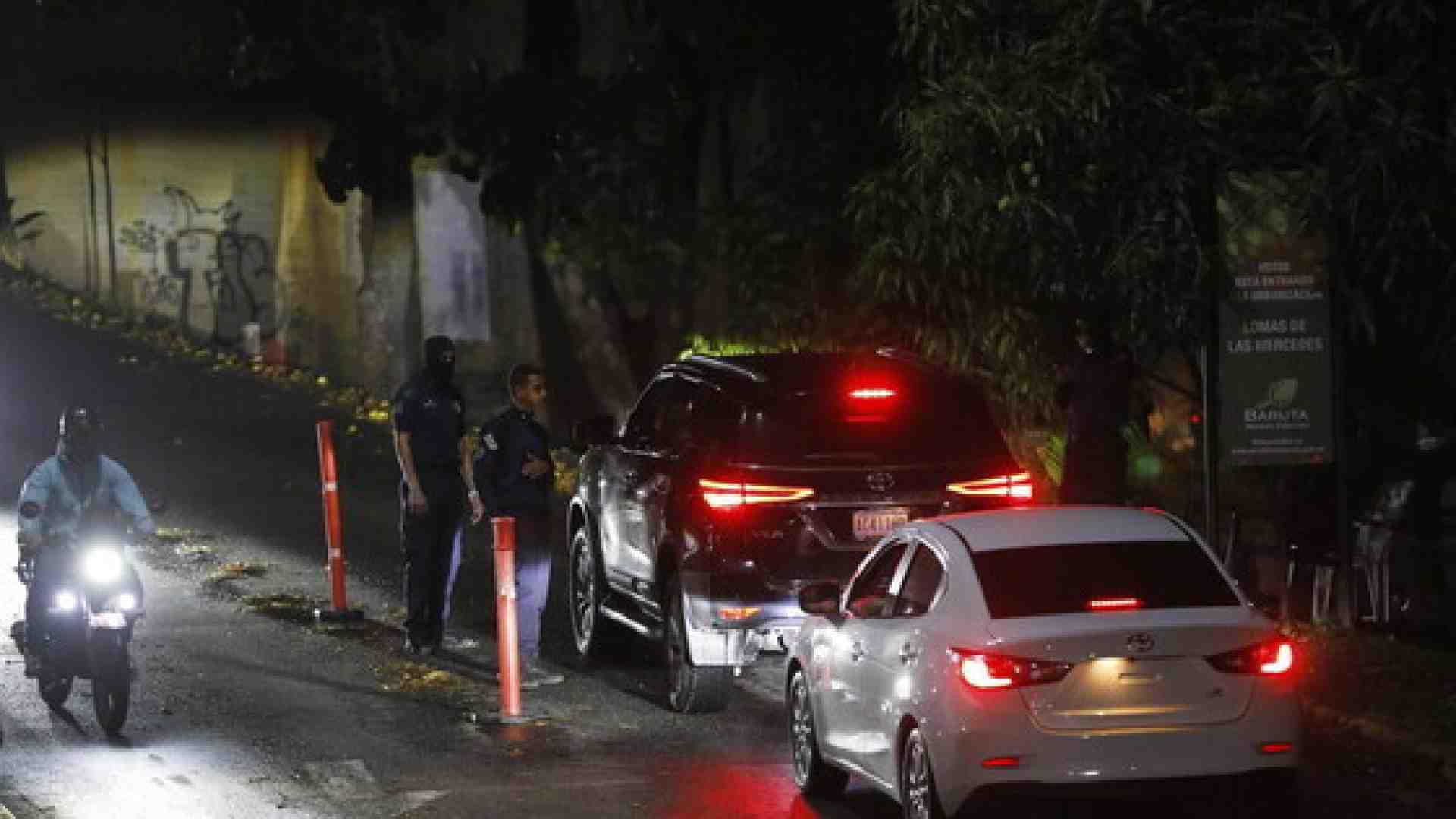 Immagine di Il blitz per esfiltrare gli oppositori venezuelani dall'ambasciata argentina