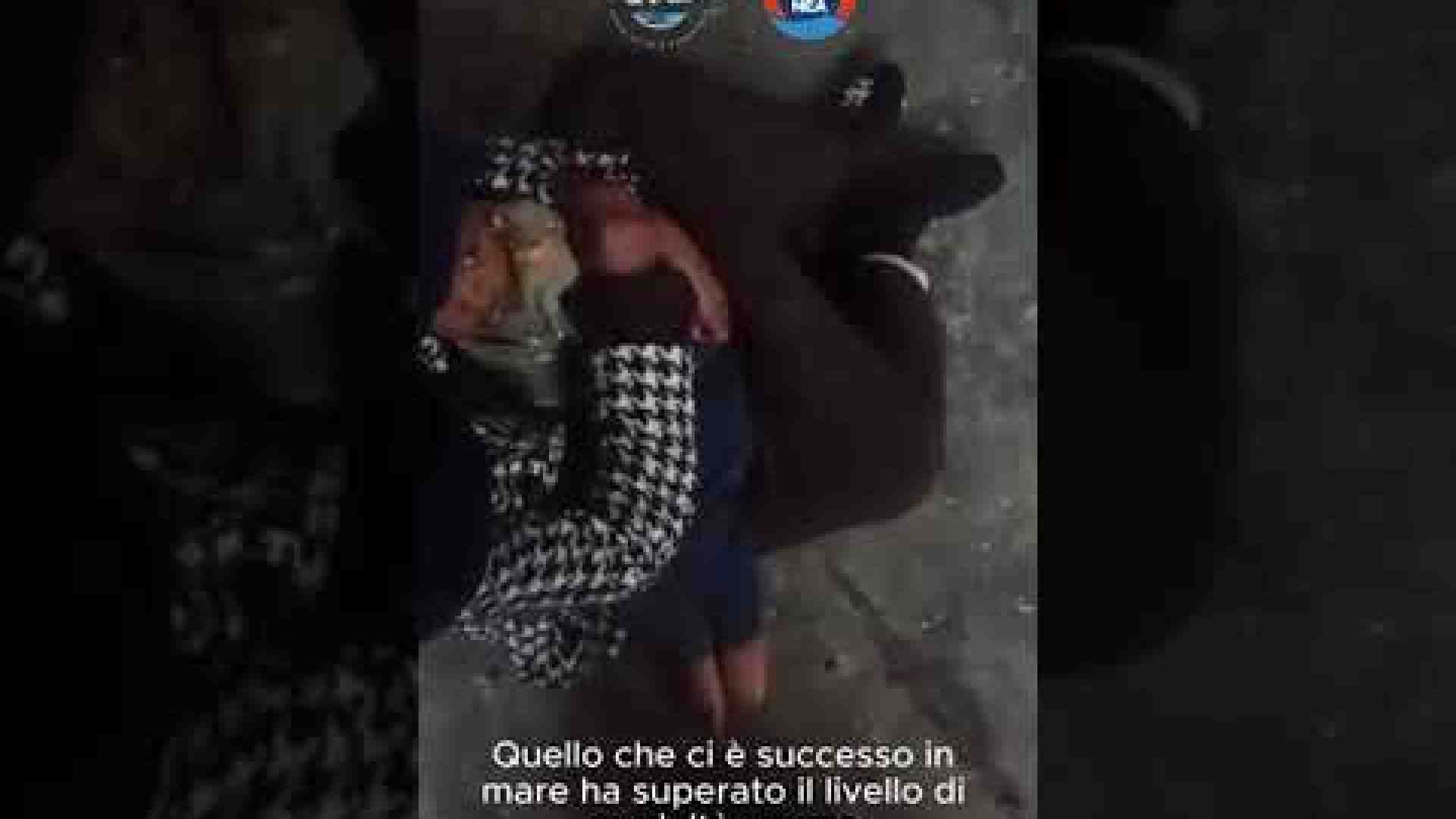 Immagine di Fatima e Rakuya coi loro figli. Il video choc delle violenze in Libia