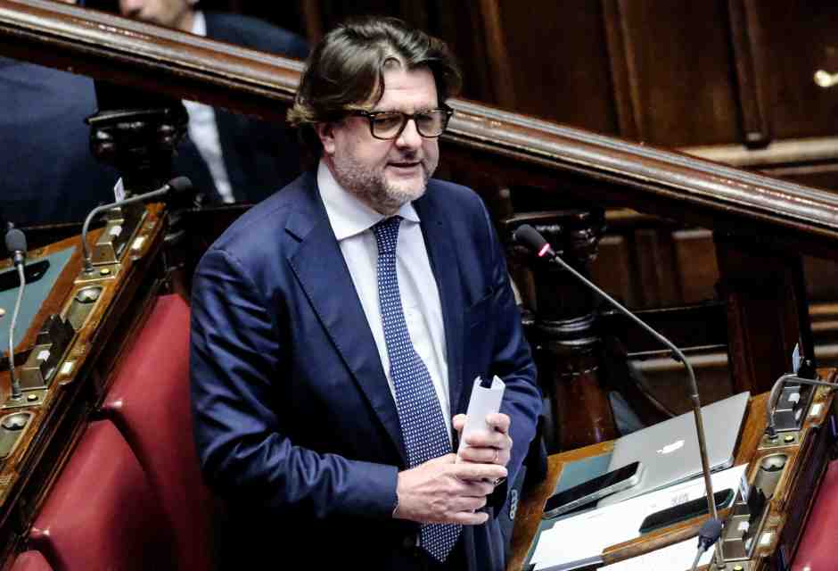 "Unicredit e Mediobanca non hanno fatto l'interesse nazionale. Il governo deve intervenire sul risiko bancario". Parla Osnato (FdI)