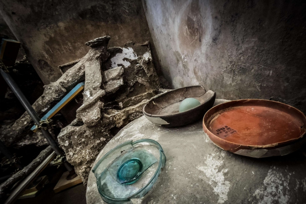 Alcune delle stoviglie rinvenute a Pompei - Ansa