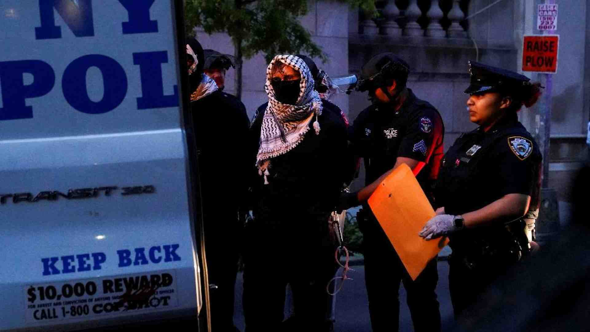 Immagine di Gli studenti pro-Palestina occupano la biblioteca: 70 arresti