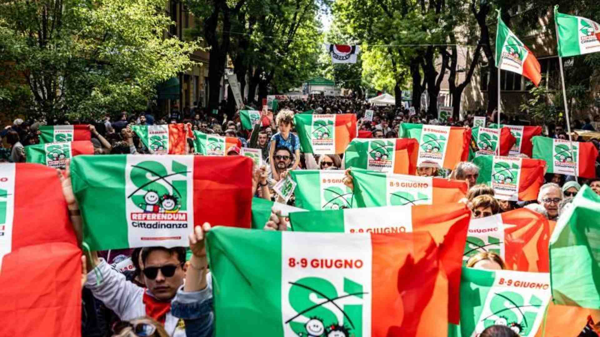 Immagine di Gli italiani di fatto, ma non di diritto. Perché si farà un referendum