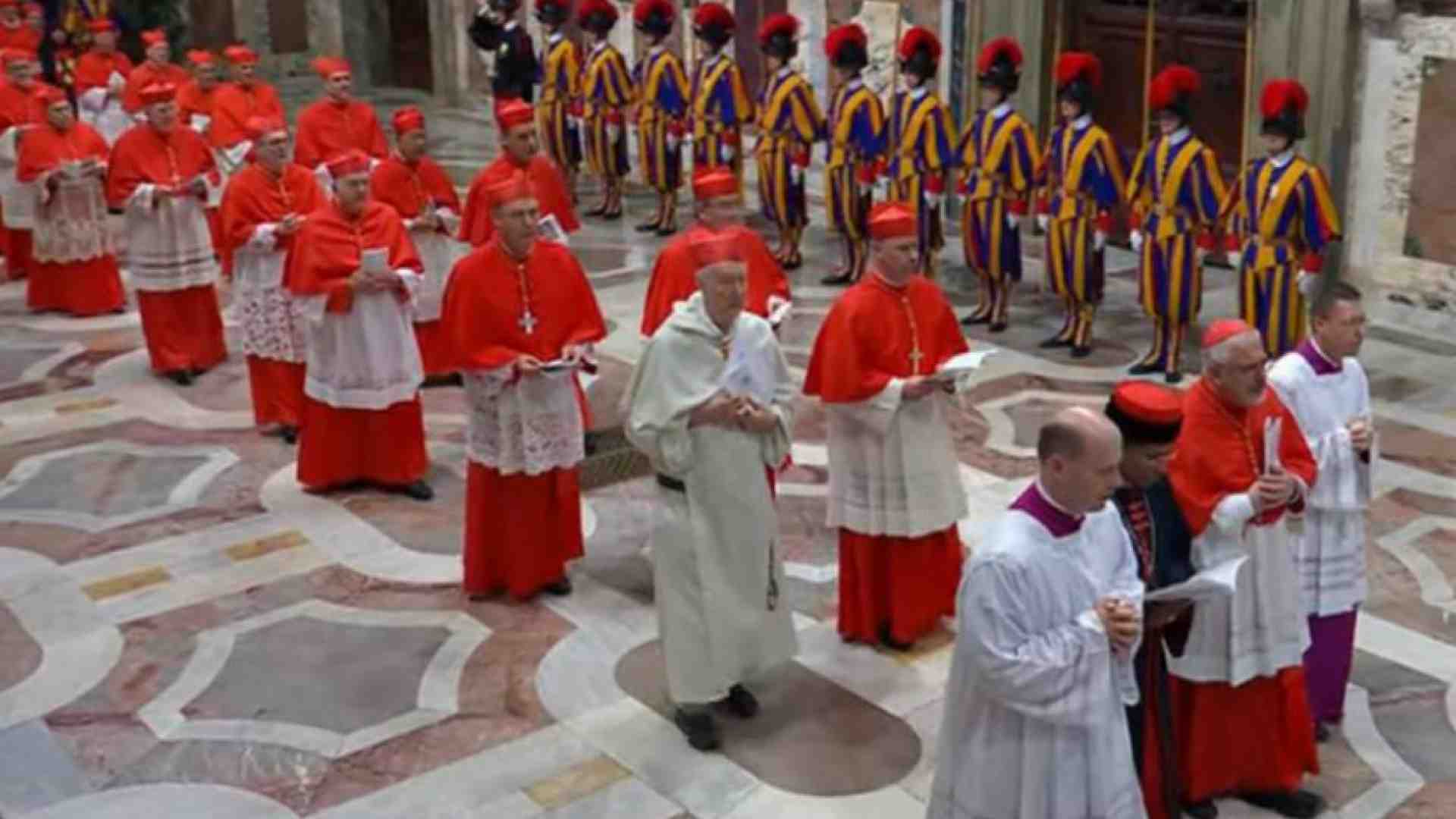 Immagine di Le immagini e le suggestioni dei riti che hanno aperto il Conclave