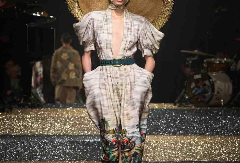 <p class="Corpo" style="margin: 0cm; font-size: 11pt; font-family: "Helvetica Neue"; border: none;">Sfilata estate 2025 di Antonio Marras&nbsp;</p>