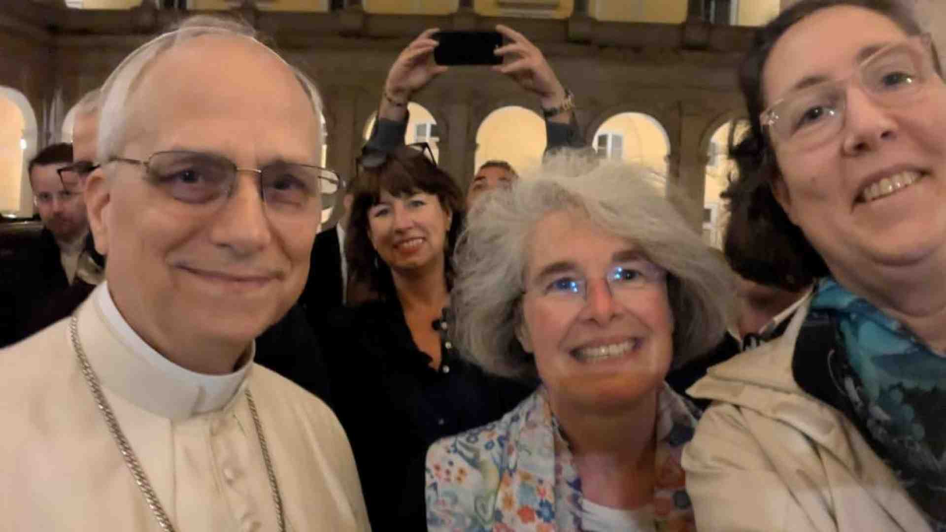 Immagine di La visita a sorpresa al Sant'Uffizio, poi la Messa: i primi passi del Papa