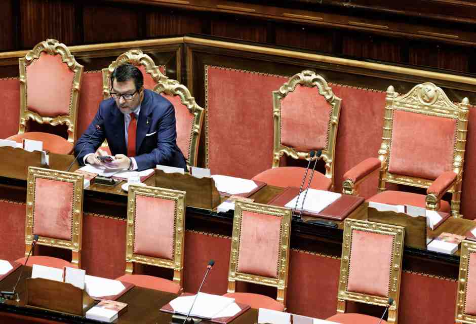 Lo spleen di Salvini. Smarrito, silenzioso e angosciato dai seggi e dal voto Veneto. Giorgetti: "È finito tutto"