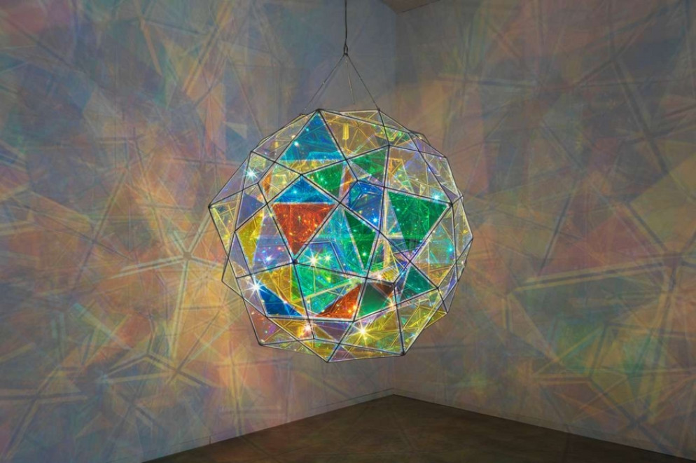 Olafur Eliasson, “Firefly doublesphere experiment”, 2020 - Dalla mostra "Nel tuo tempo" a Firenze, Palazzo Strozzi