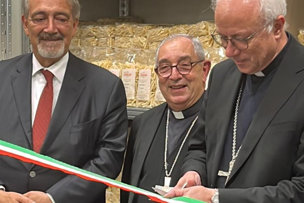 Il taglio del nastro: da sinistra il governatore Rocca, il cardinale De Donatis e il segretario Cei Baturi - Ufficio stampa Cei