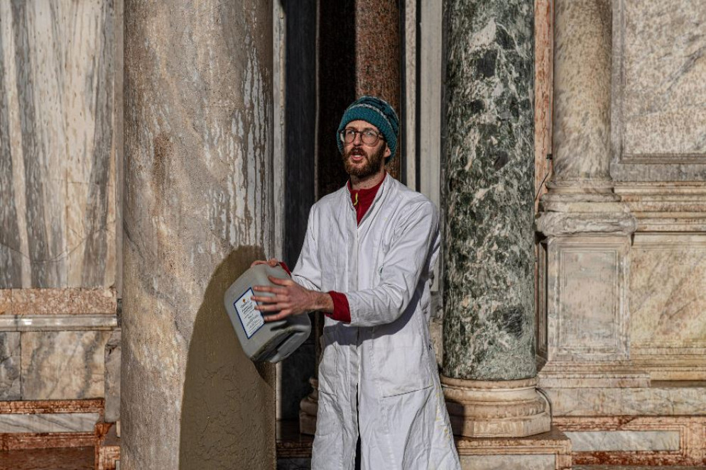 Attivisti del clima imbrattano la basilica di San Marco a Venezia - Ansa