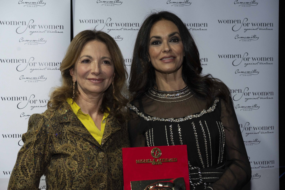 Maria Grazia Cucinotta, premiata per il suo impegno contro il tumore al seno - Foto Women for Women