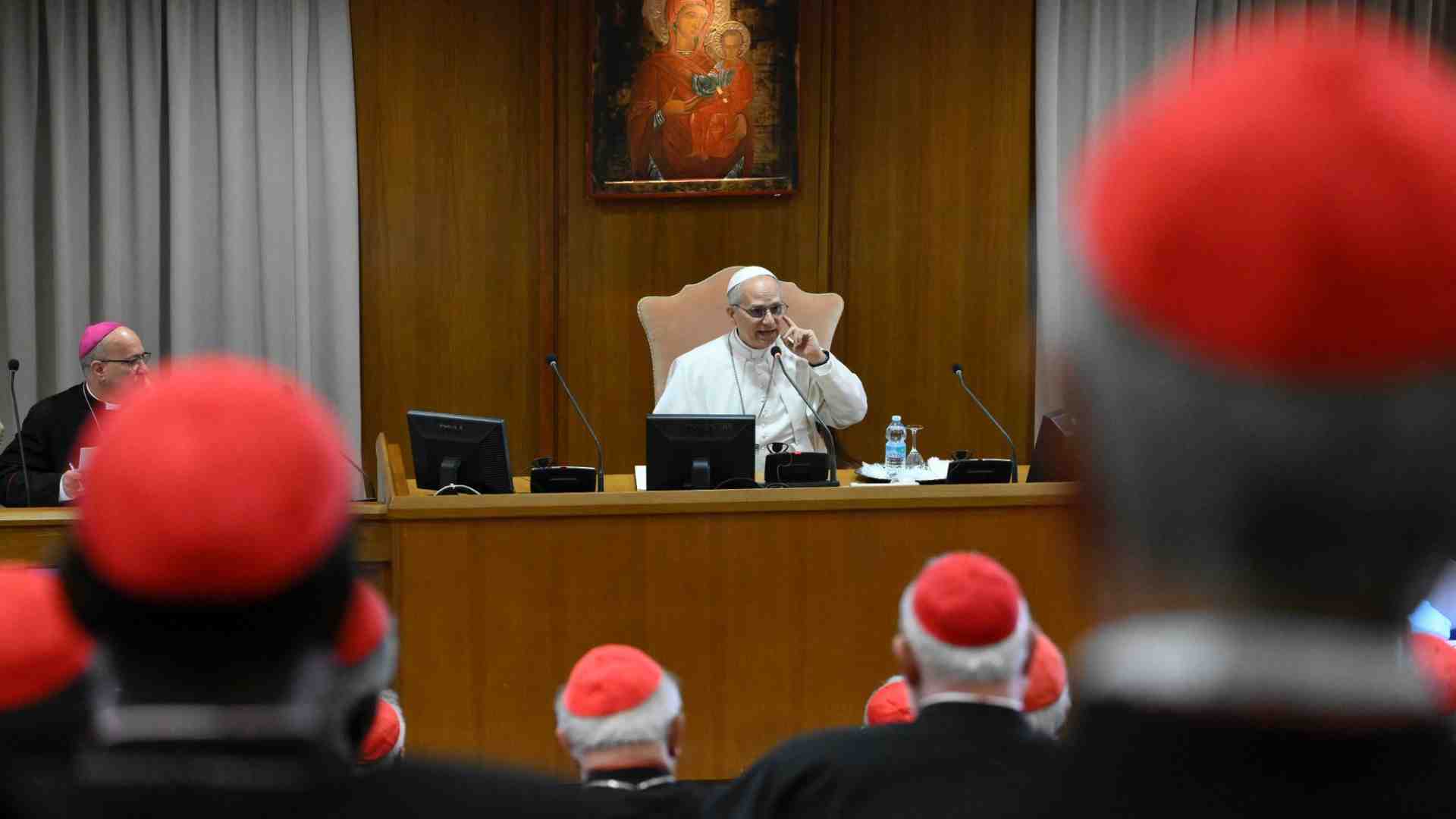 Immagine di Leone XIV ai cardinali: «Camminiamo sulla via del Concilio Vaticano II»