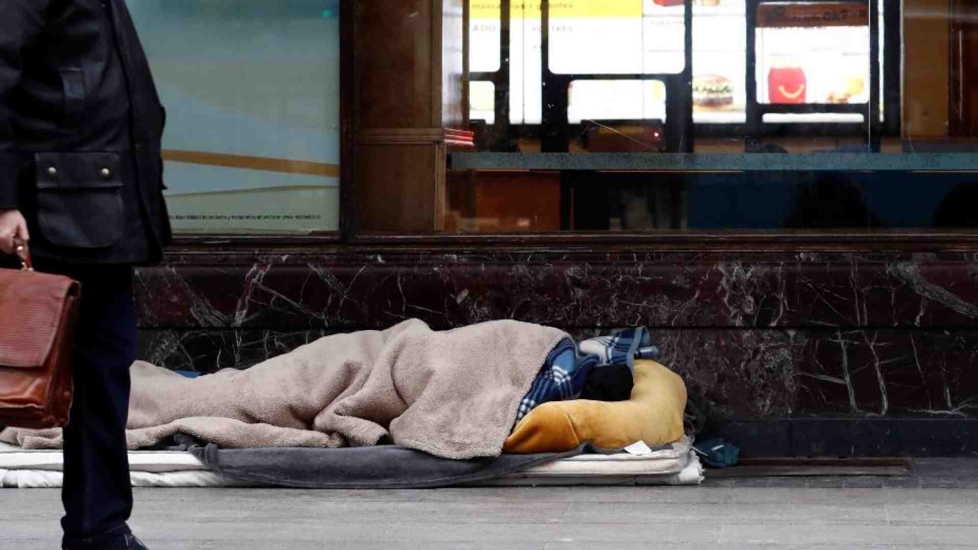 Immagine di Alta tensione all'aeroporto di Madrid: «Sfollate i 500 senzatetto»
