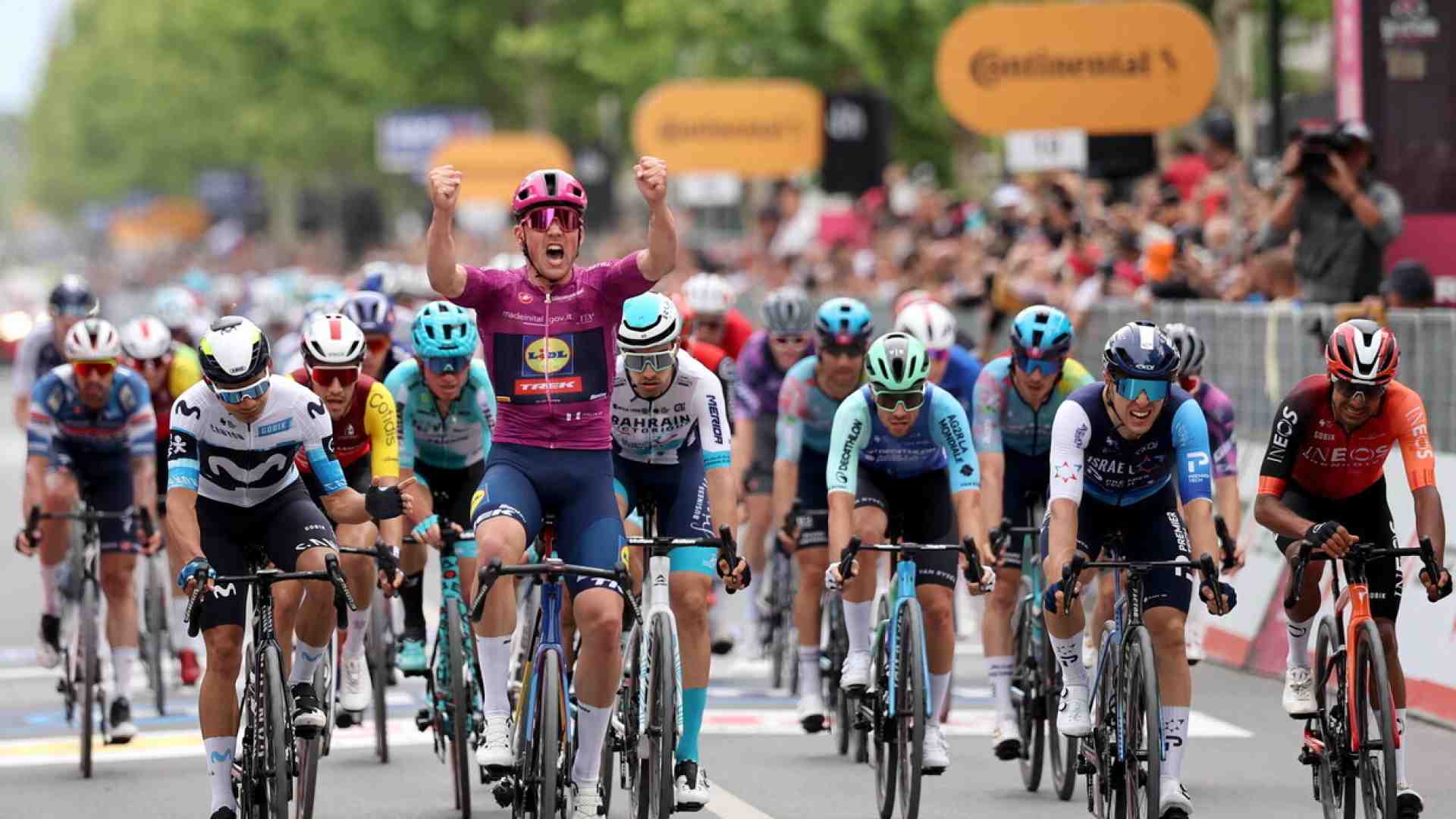 Immagine di Giro d'Italia, a Valona Mads Pedersen ha trovato ciò cercava