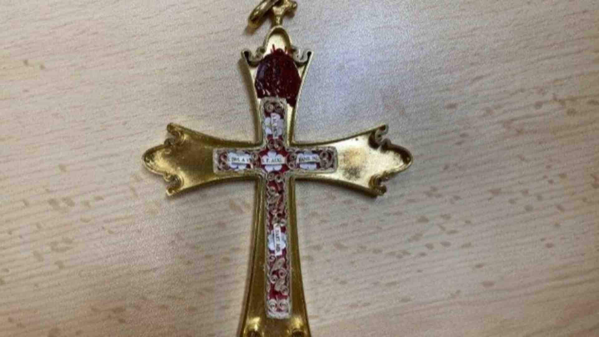 Immagine di Nella croce pettorale di Leone XIV cinque reliquie agostiniane