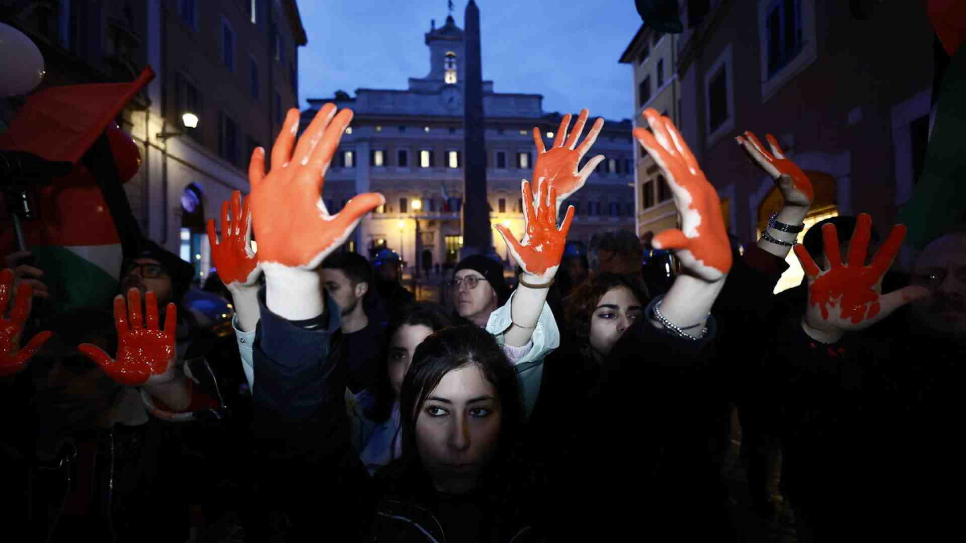 Immagine di Mettete alla porta gli esattori morali