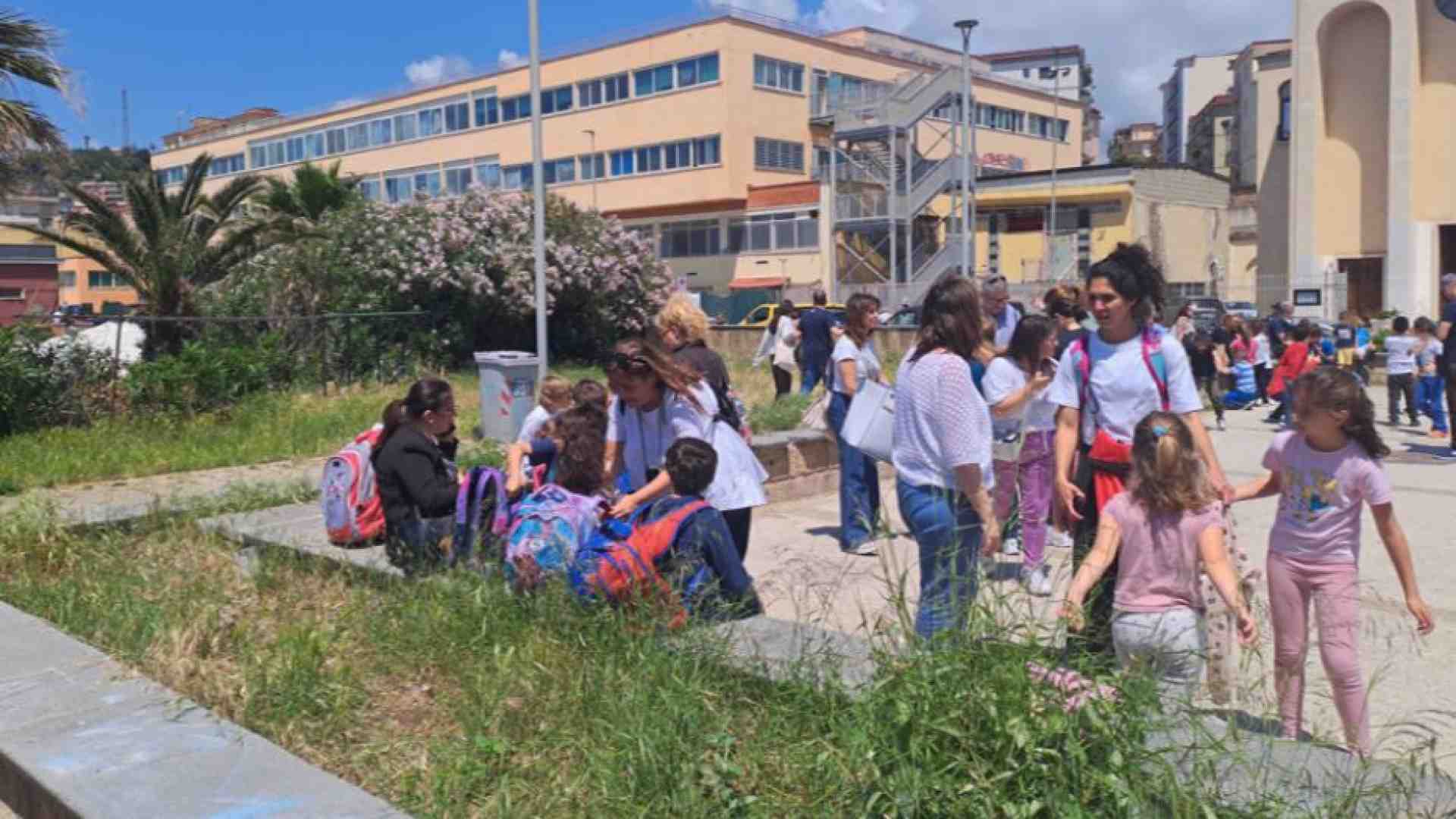 Immagine di Forte scossa ai Campi Flegrei. A Napoli evacuate scuole e università