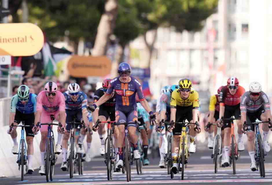 Casper van Uden ha vinto la quarta tappa del Giro d'Italia 2025 (foto LaPresse)